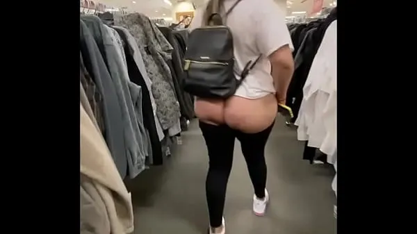 Veliki flashing my ass in public store, turns me on and had to masturbate in store restroom novi videoposnetki