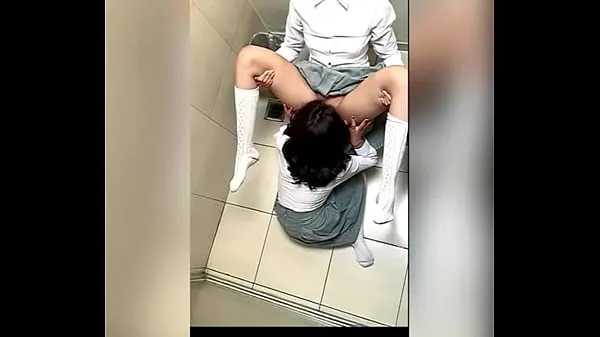 Two Lesbian Students Fucking in the School Bathroom! Pussy Licking Between School Friends! Real Amateur Sex! Cute Hot Latinas Video baru yang besar