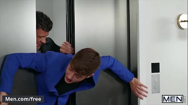 Grandes Stud (JJ Knight) Eats Out Twinks (Joey Mills) Tight Small Butt Pounds Him In An Elevator - Men - Follow and watch Joey Mills at vídeos nuevos