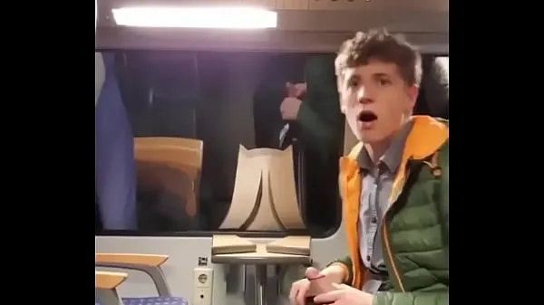 Pajizo vergon en el metro مقاطع فيديو جديدة كبيرة