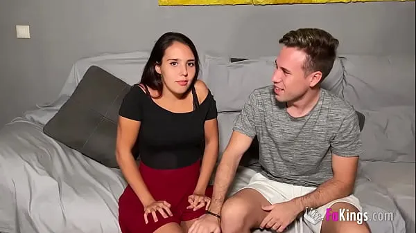 대규모 21 years old inexperienced couple loves porn and send us this video개의 새 동영상