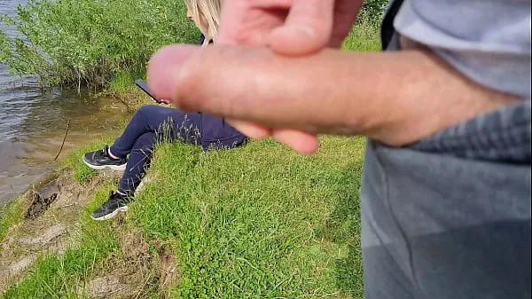 Grote Jerk off a dick near a stranger girl in public nieuwe video's