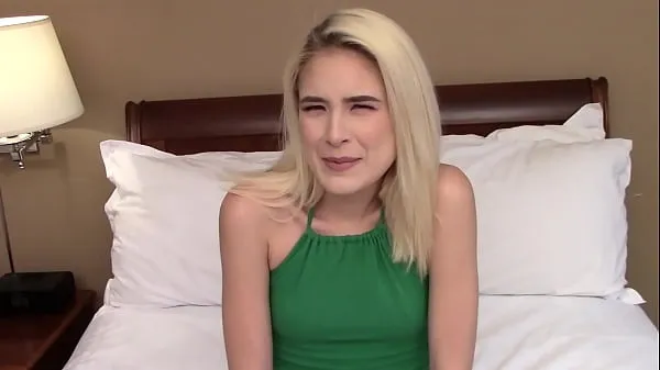 Skinny blonde amateur teen slobbers on a fat cock Video baharu besar