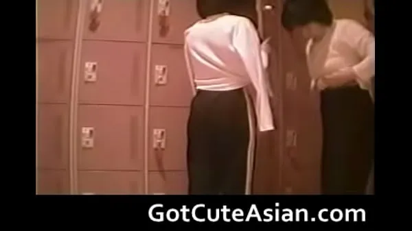 Voyeur Japanese teens in the locker room Video baru yang besar