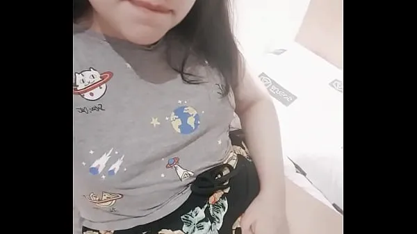 Grote Cute petite girl records a video masturbating - Hana Lily nieuwe video's