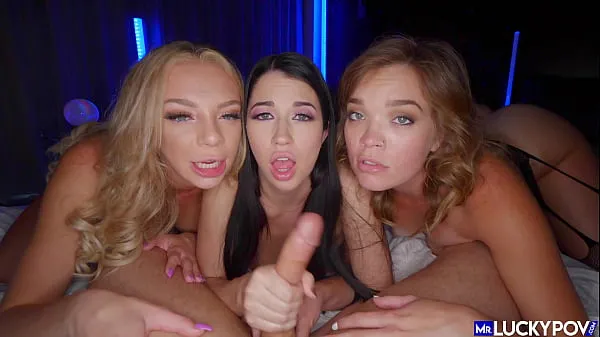 3 Hot Sluts Love To Share Cock مقاطع فيديو جديدة كبيرة