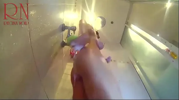 Μεγάλα Voyeur camera in the shower. A young nude girl in the shower is washed with soap νέα βίντεο