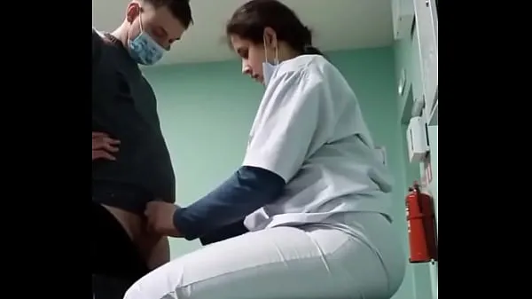 Nurse giving to married guy مقاطع فيديو جديدة كبيرة