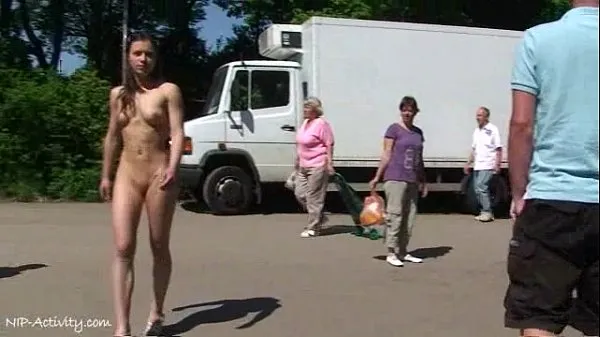 July - Cute German Babe Naked In Public Streets مقاطع فيديو جديدة كبيرة