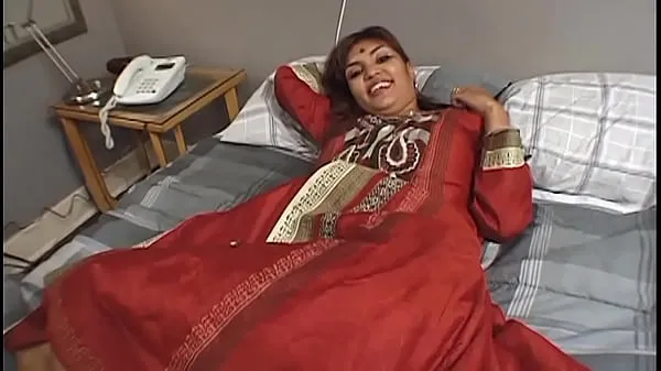 Stora Indian girl is doing her first porn casting and gets her face completely covered with sperm nya videor