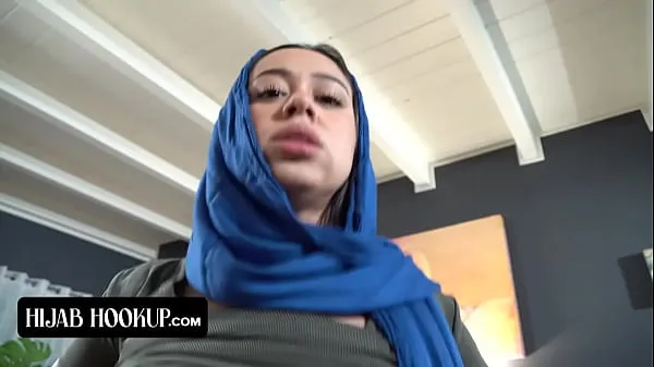 Große Die freche Araberin lutscht den Schwanz ihres Stiefbruders, damit er ein Geheimnis vor ihren strengen Stiefeltern bewahrtneue Videos