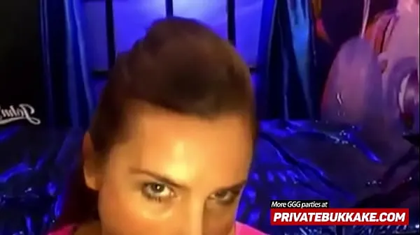 Veliki Totally naked girl does anal during a bukkake session novi videoposnetki
