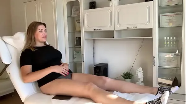 Nagy Waxing beautiful long legs for a sexy client with a gorgeous shape új videók