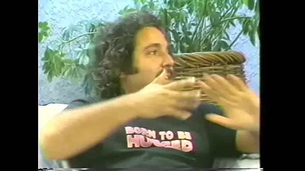 Busty Hawaii beauty takes Ron Jeremy's plough in her hairy snatch Video baru yang besar