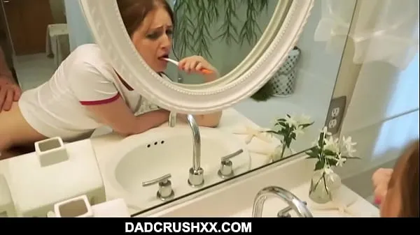 Grote Step Daughter Brushing Teeth Fuck nieuwe video's