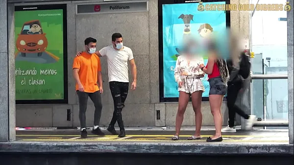 Meeting Two HOT ASS Babes At Bus Stop Ends In Incredible FOURSOME Back Home مقاطع فيديو جديدة كبيرة