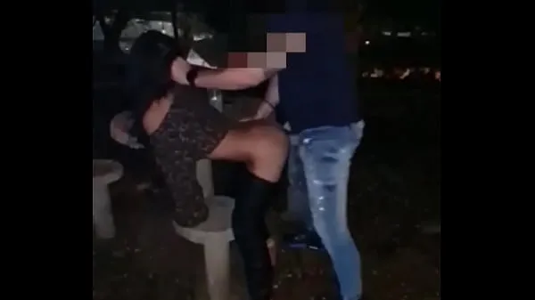 Grandes The cuckold took his girlfriend on a dogging street she gave in the square novos vídeos