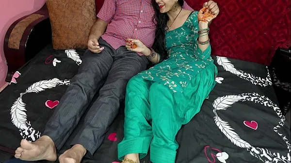 Grote Karvachauth special, Priya gets her ass licked instead of a gift. In clear Hindi voice nieuwe video's