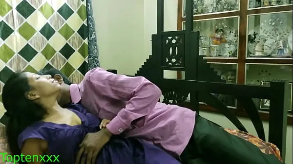วิดีโอใหม่ยอดนิยม Indian hot fucking with stepbrother!! with Hindi dirty talk รายการ