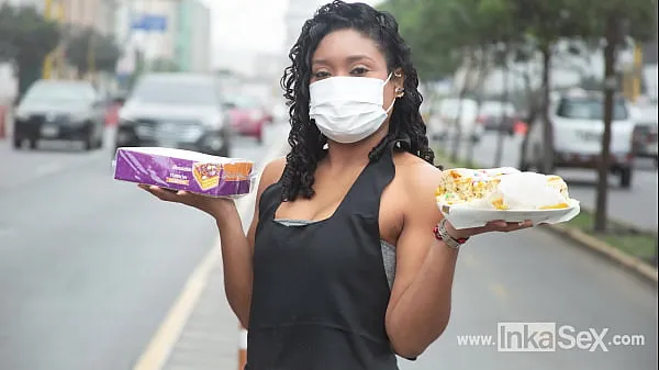 Μεγάλα Peruvian surprised by stranger on the street νέα βίντεο