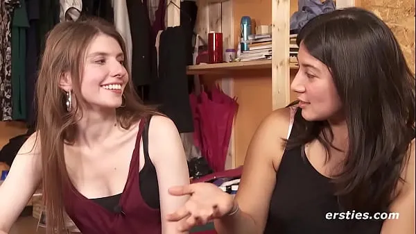 Grote German Girls Fulfill Their Strap-On Fantasies nieuwe video's