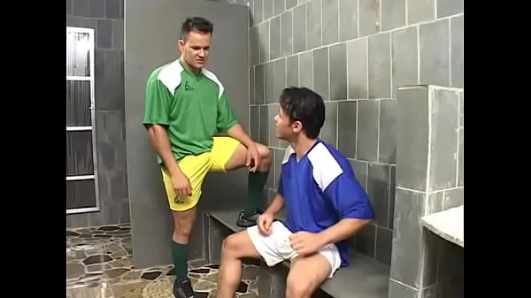 Two muscular homosexual studs in a soccer gear suck & fuck مقاطع فيديو جديدة كبيرة