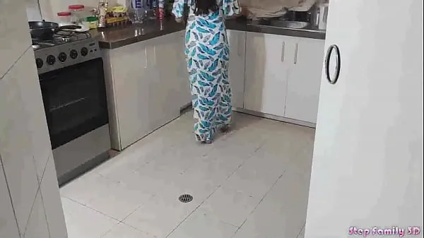 Horny Stepdaughter Gets Fucked With Her Stepdad In The Kitchen When Her Mom Is Not Home Video mới lớn