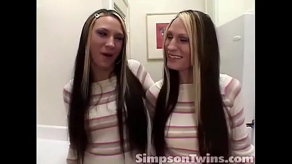 Grandes Simpson Twins na cozinha e dedilhando novos vídeos