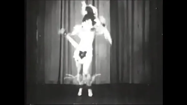 วิดีโอใหม่ยอดนิยม Old retro dance with striptease elements รายการ