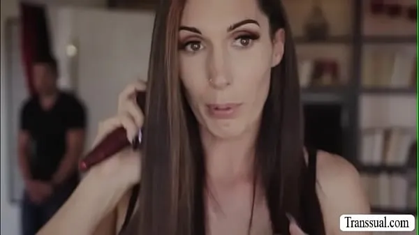Veliki Stepson bangs the ass of her trans stepmom novi videoposnetki