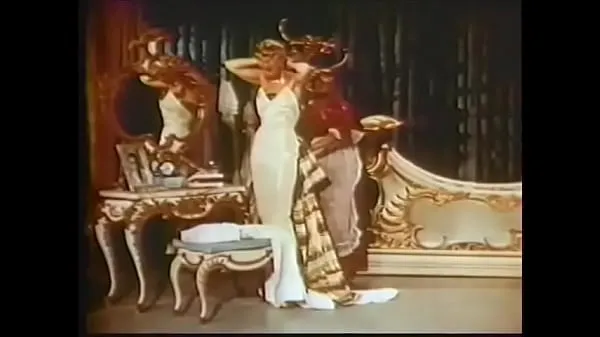 بڑے A sophisticated aristocrat wipes her milk-white breasts with a towel after taking a bath in her villa نئے ویڈیوز