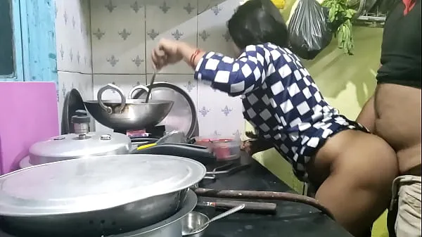 The maid who came from the village did not have any leaves, so the owner took advantage of that and fucked the maid (Hindi Clear Audio Video baru yang besar