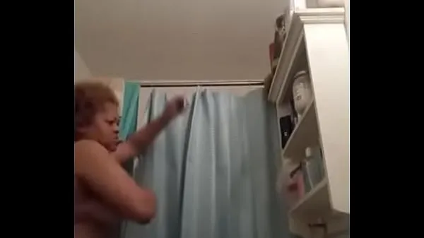 Duże Real grandson records his real grandmother in shower nowe filmy