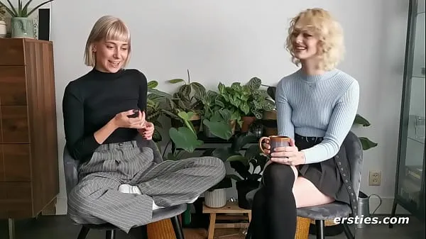 Store Blonde's First Time Eating Pussy nye videoer