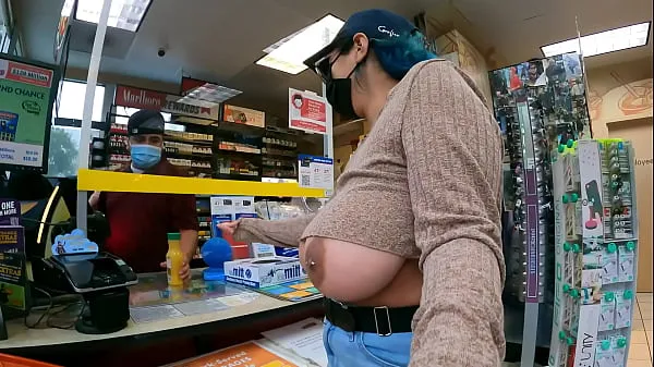 Veľké Woman pumps gas and pays cashier with her big tits out nové videá