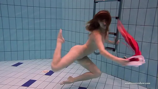 Grote Bultihalo is a super beautiful sexy girl underwater nieuwe video's