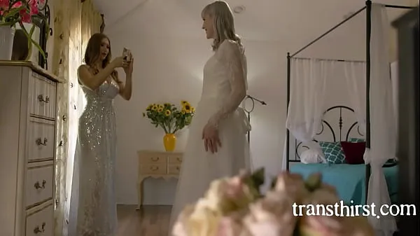 วิดีโอใหม่ยอดนิยม Brides Maid Fucks The Trans Bride And Groom รายการ