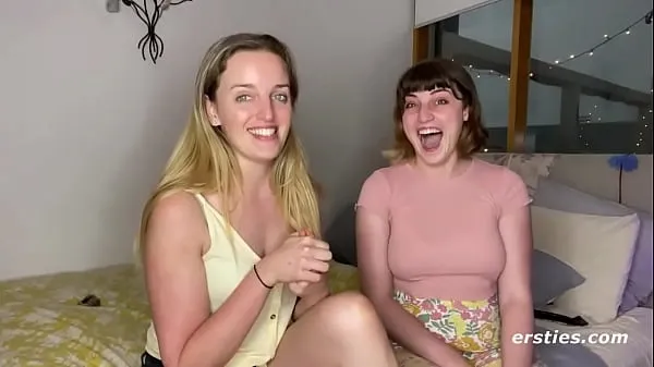 Lesbian Couple Play in the Library Video baru yang besar