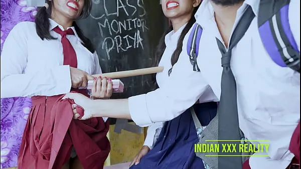 Grosses Priya, la meilleure moniteur indienne de classe, baise Hrithik dans la bouche de Priya, avec une voix claire en hindi nouvelles vidéos