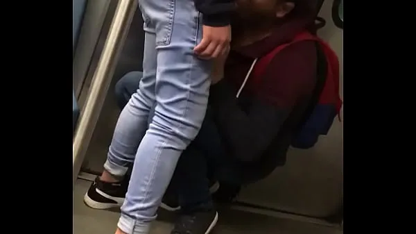 Große Blowjob in der U-Bahnneue Videos