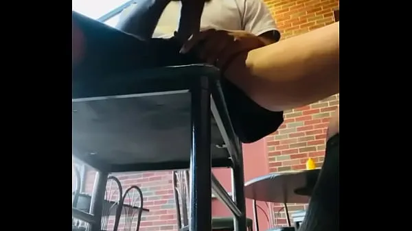 EddiebiggD jerking in restaurant Video baharu besar