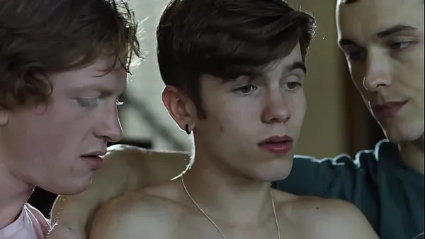 Grote Twink Starts Liking Men After Receiving Heart Transplant From Gay Man - DisruptiveFilms nieuwe video's