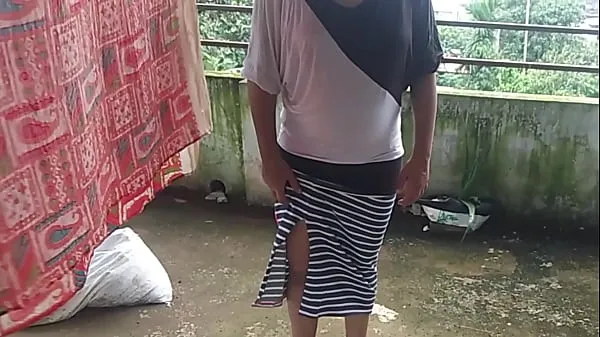 Veliki Neighbor, who was drying clothes, seduced her sister-in-law and fucked her in the bedroom! XXX Nepali Sex novi videoposnetki