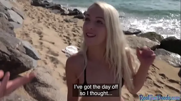 대규모 Smallbreasts blonde babe gets pulled into POV sex on beach개의 새 동영상