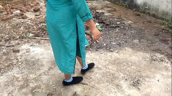 Indian Bengali Bhabhi Priya Risky Outdoor Public Big Ass Show Complication In Wood مقاطع فيديو جديدة كبيرة