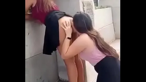 Mexican lesbians ask me to record them while their friend sucks their ass Video baru yang besar