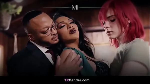 Veliki Hot mixed gender threesome with Jean Hollywood and Jessy Dubai novi videoposnetki