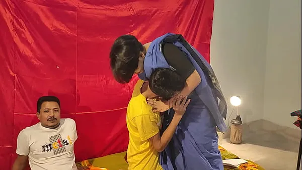 Husband fingering while his wife fuck Threesome sex Bengali , Shathi khatun and hanif and Shapan pramanik Video mới lớn