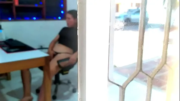 Veľké Catching my young neighbor through the window. My neighbor has just turned 18 and I discovered her masturbating while she watches porn on her computer. She watches video of threesomes being half-naked while she touches her pussy nové videá