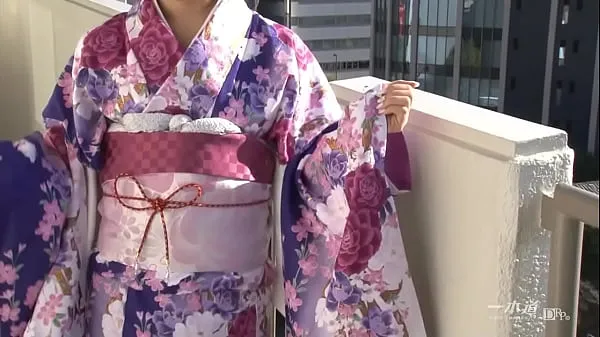 Grandes Rei Kawashima Apresentando um novo trabalho de "Kimono", uma categoria especial da popular série de coleção de modelos porque é um seijin-shiki de 2013! Rei Kawashima aparece em um kimono com muito charme diferente do novos vídeos